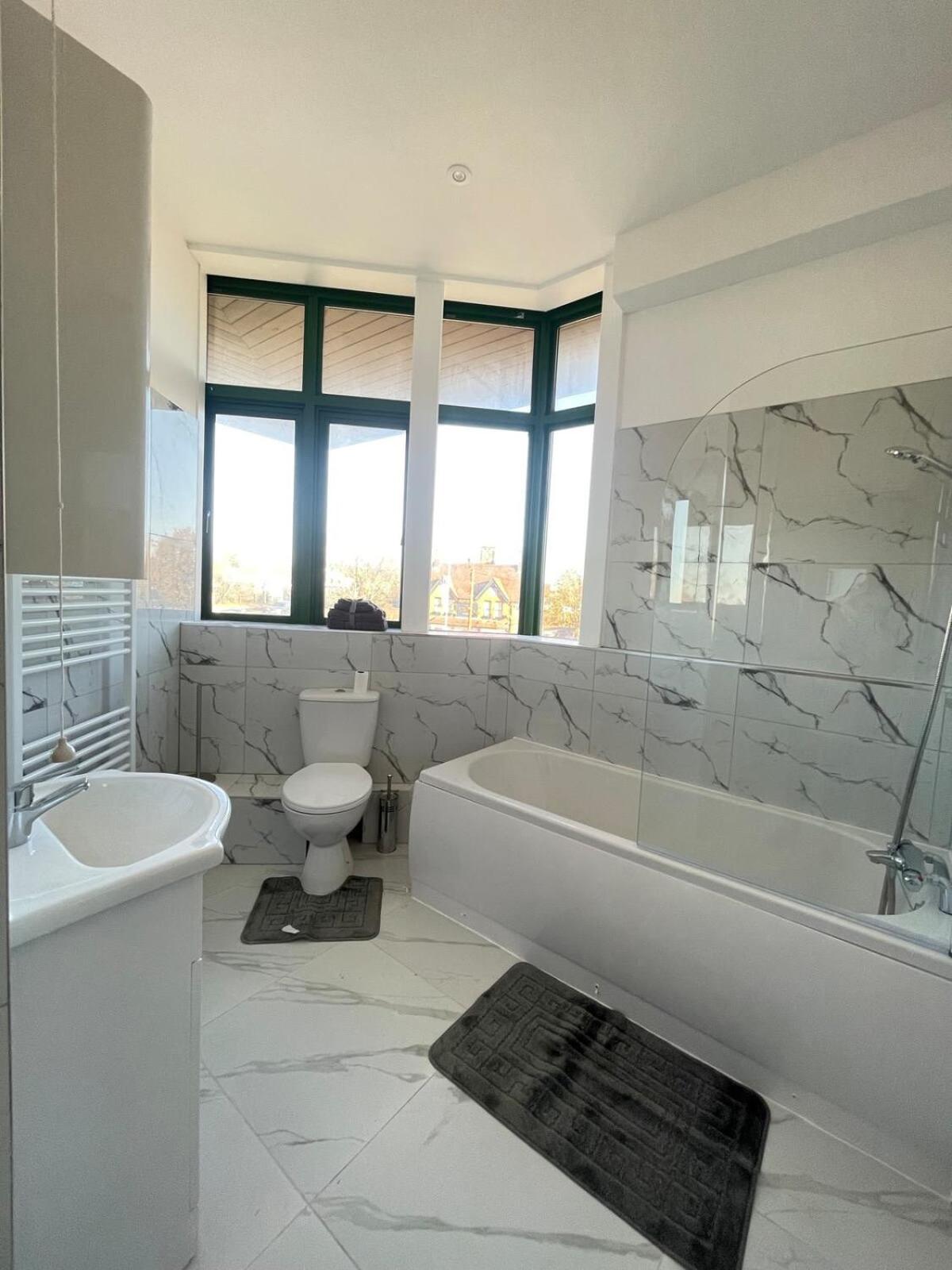 1 Bedroom Apartment - Flitwick - Contractor Friendly - Tourist Ready - Full Kitchen - Wifi - Smart Tv - Sofa Bed - Free Parking - Ideal For Short Or Long Stays Екстериор снимка