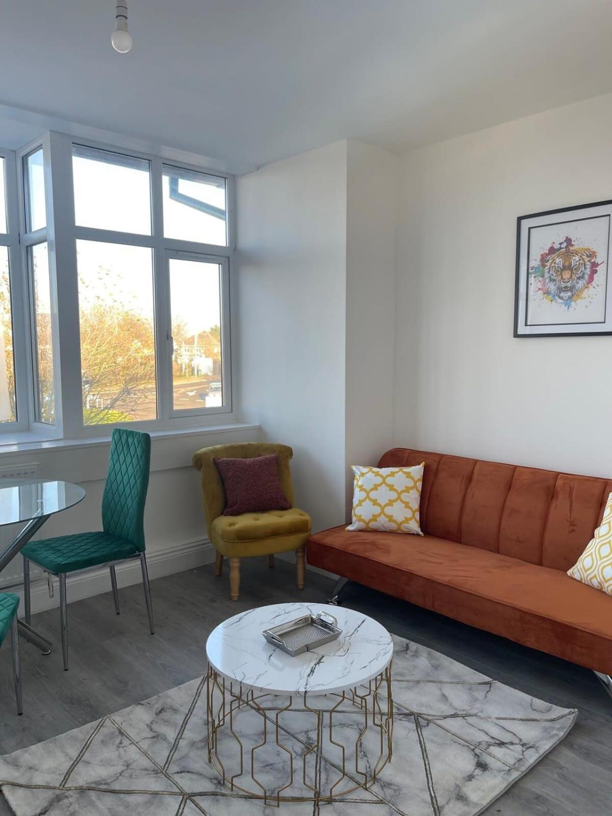 1 Bedroom Apartment - Flitwick - Contractor Friendly - Tourist Ready - Full Kitchen - Wifi - Smart Tv - Sofa Bed - Free Parking - Ideal For Short Or Long Stays Екстериор снимка