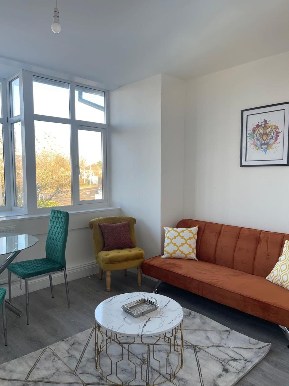 1 Bedroom Apartment - Flitwick - Contractor Friendly - Tourist Ready - Full Kitchen - Wifi - Smart Tv - Sofa Bed - Free Parking - Ideal For Short Or Long Stays Екстериор снимка