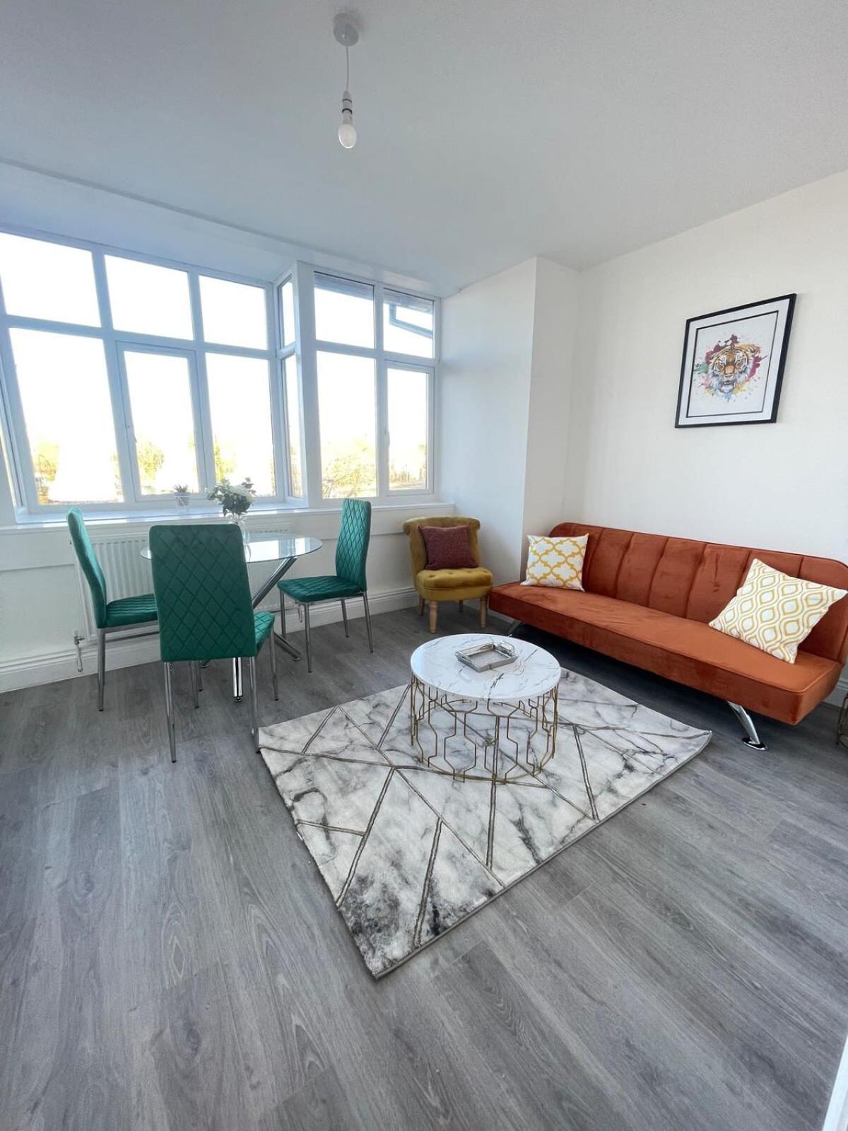 1 Bedroom Apartment - Flitwick - Contractor Friendly - Tourist Ready - Full Kitchen - Wifi - Smart Tv - Sofa Bed - Free Parking - Ideal For Short Or Long Stays Екстериор снимка